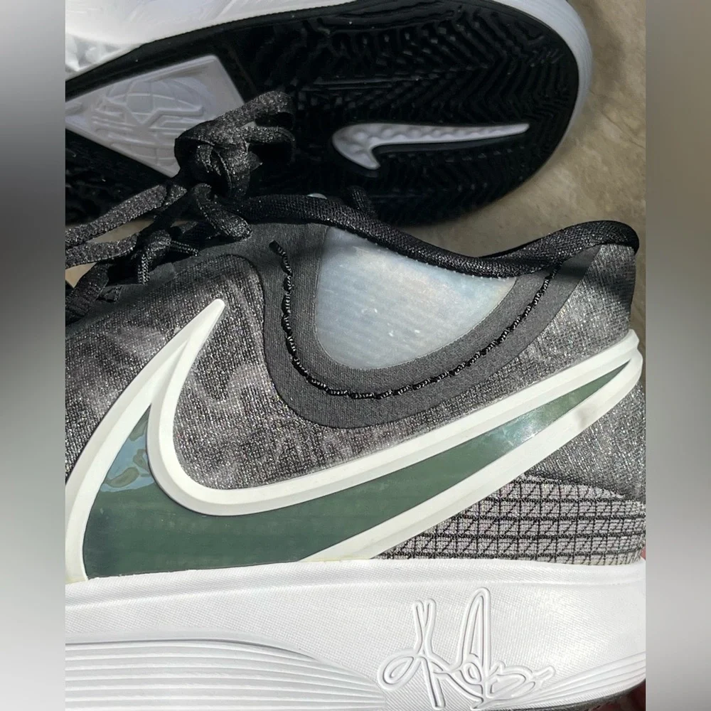 NWT Nike Kyrie 8 Orca Sneakers